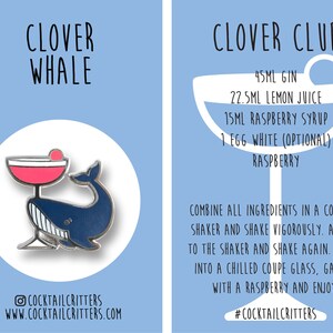 Może przedstawiać: Ilustracja niebieskiego wieloryba z kieliszkiem koktajlowym w pysku. Tekst "CLOVER WHALE" znajduje się na g&oacute;rze karty. Tekst "COCKTAILCRITTERS" i "WWW.COCKTAILCRITTERS.COM" znajduje się na dole karty. Karta zawiera r&oacute;wnież przepis na koktajl "CLOVER CLUB", kt&oacute;ry zawiera 45 ml ginu, 22,5 ml soku z cytryny, 15 ml syropu malinowego, 1 białko jaja (opcjonalnie) i malinę.