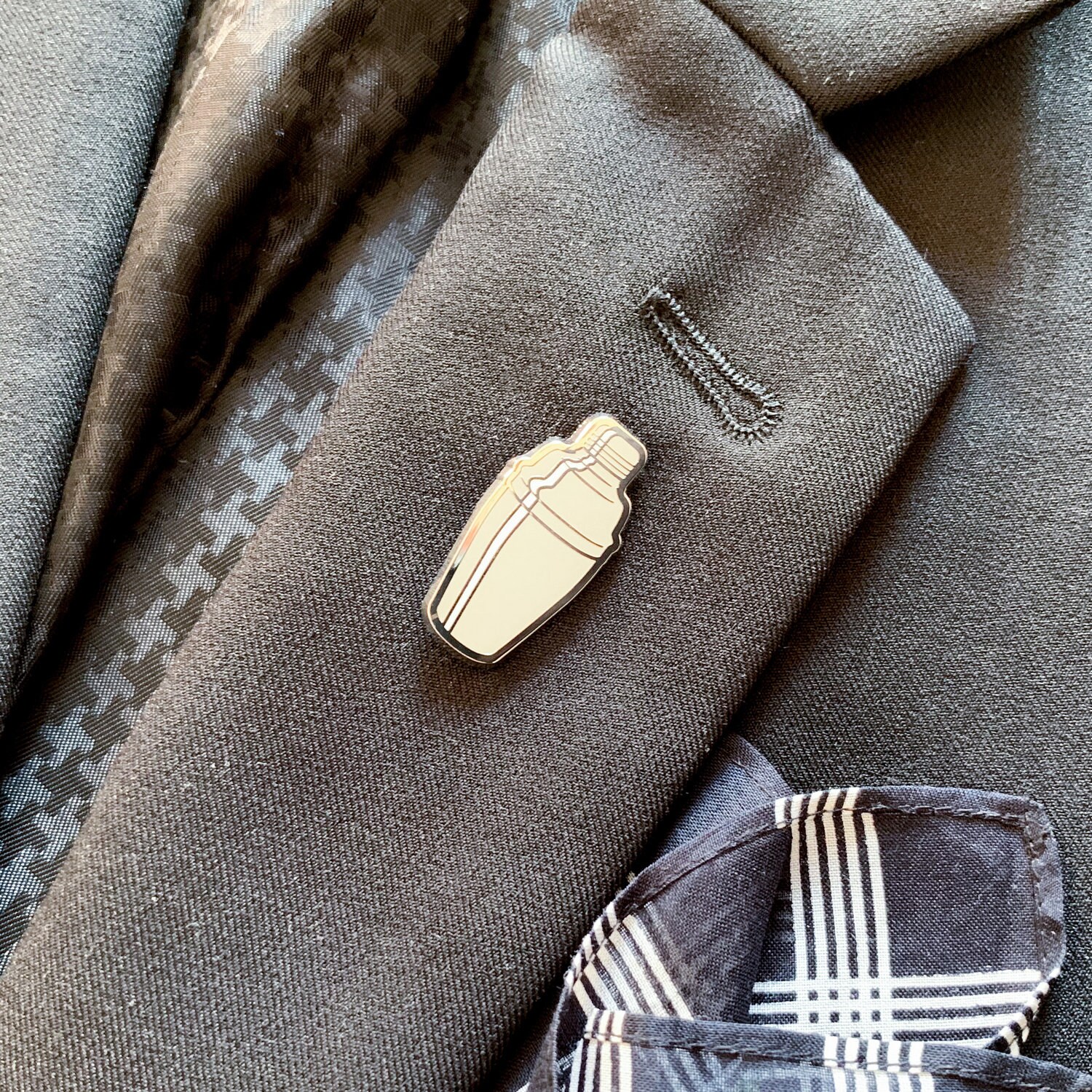 Vintage Cocktail Shaker Pin – Hard Enamel Gift for Bartenders
