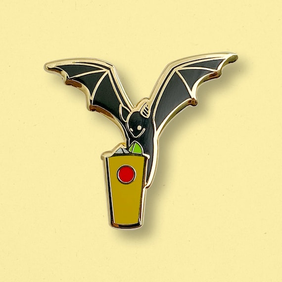 Bacardi ピンバッジ ゴールド メタル製 Bacardi Rum & Coke Bat Pin: Gold-plated Enamel Lapel Pin - Etsy