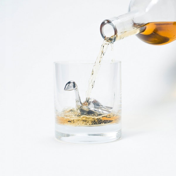 Pierre à whisky Scotch Ness Critter | Monstre du Loch Ness, Cadeau d’Écosse, Meilleur cadeau de whisky, Fête des Pères, Cadeau Cryptid, Single Malt