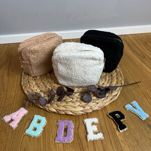 Fluffy Kosmetiktasche | Teddy Schminktasche | Kulturtasche | personalisiert  | Glitzer Patch | Beauty Bag  | Chenille