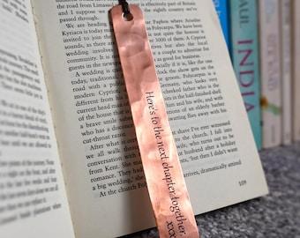 Personalisiertes gehämmertes Kupfer Lesezeichen - Geschenk zum 7. Hochzeitstag, Upcycled & Einzigartig