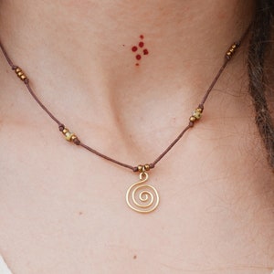 Filigree pearl necklace with brass spiral Bild 1