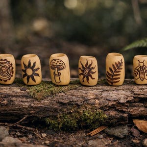 Gegraveerde houten dreadlockkralen met natuurmotieven, 7-8 mm