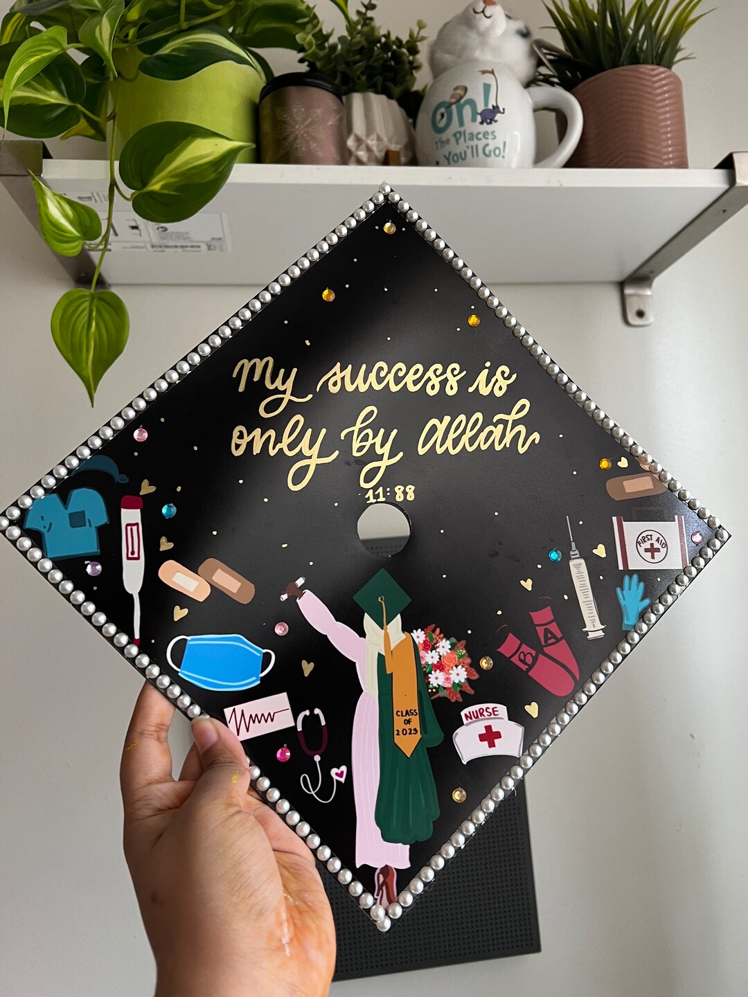 how to wear hijab with graduation cap