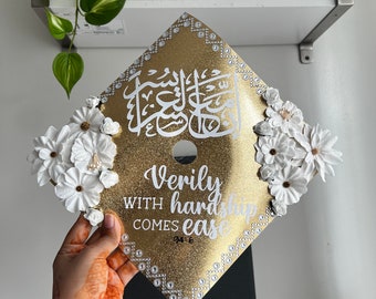 Gorra de graduación islámica personalizada - Gorra pintada a mano - 3D - Escuela secundaria, universidad, gorra de posgrado verdaderamente con citas de dificultades/Corán