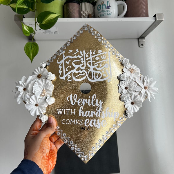 Aangepaste islamitische afstudeerpet - Handgeschilderde pet - 3D - Middelbare school, College, Graduate Degree Cap Voorwaar met ontberingen/Quran Quotes