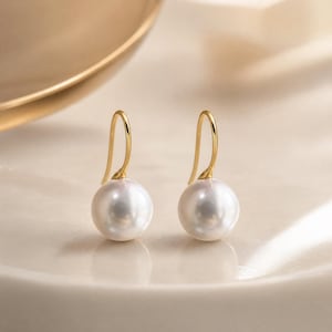 Pendientes de perlas de acero de titanio, impermeables e hipoalergénicos, ideales para el día a día o el trabajo. Pendientes minimalistas en oro y plata. 5 colores a elegir.