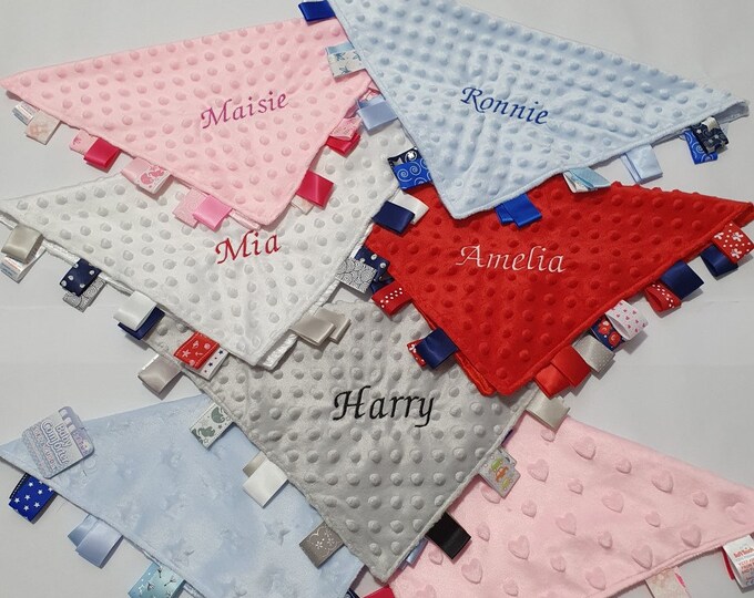 SIMYJOY Personalised Baby Comforter Blanket With Tags – Custom Name Blanket For Newborn Boy Or Girl