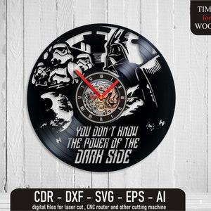 Może przedstawiać: Czarny zegar winylowy z Darth Vaderem i szturmowcami z Gwiezdnych Wojen. Tarcza zegara głosi "You don't know the power of the dark side".