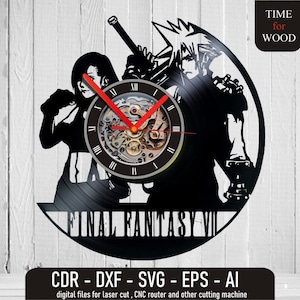Può includere: Orologio in vinile bianco e nero con personaggi di Final Fantasy VII. Il quadrante dell'orologio è un orologio circolare con numeri romani. Il testo "FINAL FANTASY VII" è stampato sul disco. Il testo "TIME for WOOD" è stampato in un rettangolo bianco nell'angolo in alto a destra dell'immagine. Il testo "CDR - DXF - SVG - EPS - AI" è stampato in bianco nella parte inferiore dell'immagine. Il testo "file digitali per taglio laser, fresatrice CNC e altre macchine da taglio" è stampato in bianco sotto il testo precedente.