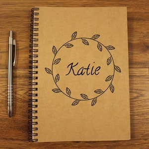 Kraft Notebook A5 Nome personalizzato Blocco note personalizzato con il diario dei nomi Quaderno floreale Diario di scrittura Diario personalizzato Quaderno per insegnanti