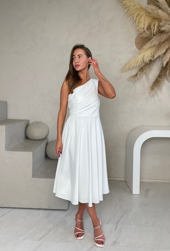 Robe longue blanche Robe de mariee longue Robe elegante Robe a une manche Robe minimaliste Robe jupe large Robe de mariee trapeze simple Etsy France