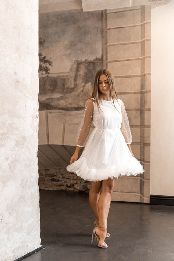 weißes kurzes kleid