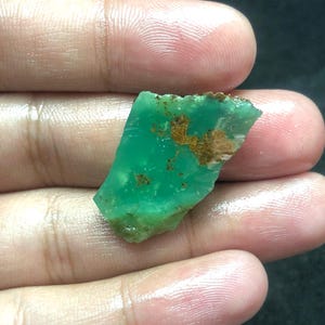 31.75Ct Natural Chrysoprase Rough Slice | Excellent Bright Green Crystal, Loose Healing Chrysoprase For Jewelry & Spiritual Growth 33x20x7MM