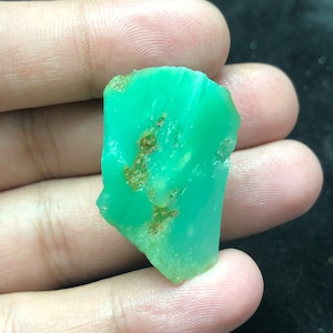 86.8CT Natural Green Chrysoprase Rough | Healing Crystal Slice, Clean Australian Chrysoprase For Jewelry & Energy Stone, 36x22x21MM