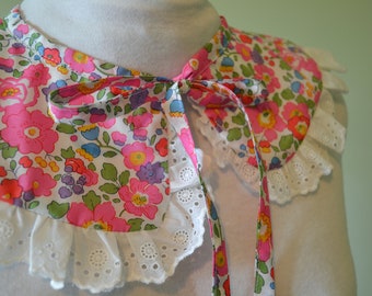 Liberty Betsy Peter pan collar - collar desmontable en algodón de lino tana con delicado encaje de algodón vintage