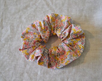 Escrúpulo de algodón de bayas Liberty Wiltshire - ¡lindo accesorio para el cabello rosa y amarillo!
