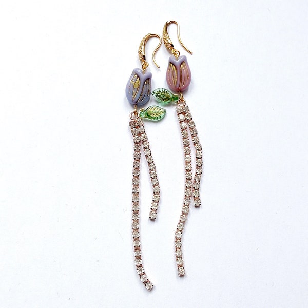 Boucles oreilles fleur  Tulipes strass, en perles verre