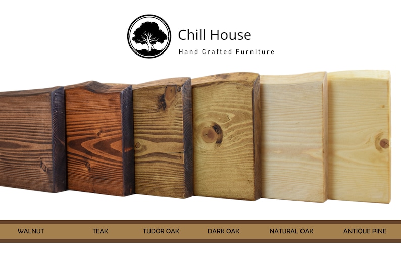 K&ouml;nnte beinhalten: Sechs Holzproben in verschiedenen Holzbeizen: Walnuss, Teak, Tudor-Eiche, dunkle Eiche, nat&uuml;rliche Eiche und antiker Kiefer. Die Holzproben sind horizontal von links nach rechts angeordnet. Chill House Handgefertigte M&ouml;bel.