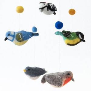 Mobile heimische Singvögel, handgefertigt aus 100% Schurwolle, Baby, Kinderzimmer, Wickelkommode, Geburt, Taufe, Dekoration, Mädchen, Junge Bild 2