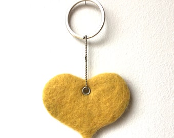 Schlüsselanhänger Herz, Farbe Maisgelb, handgefilzt
