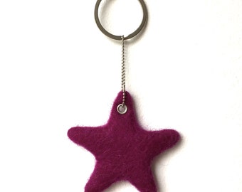 Schlüsselanhänger Stern, Farbe Pflaume, handgefilzt
