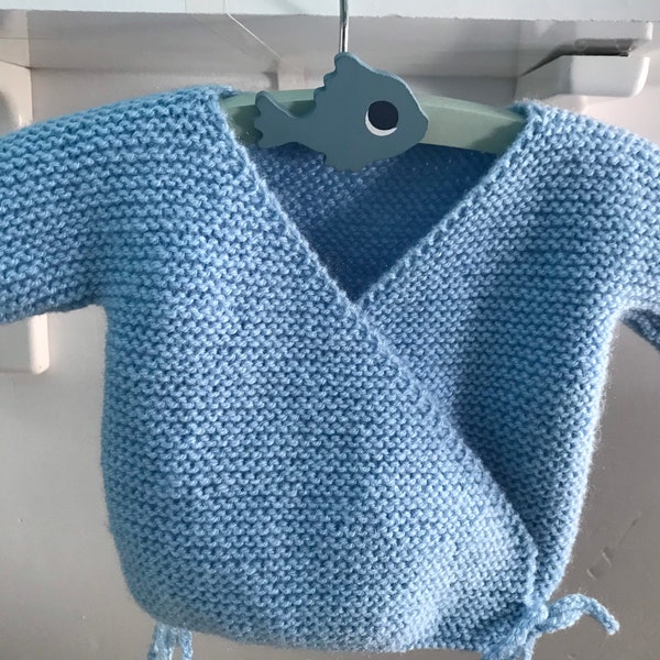 Brassière bébé en laine fait main forme cache coeur naissance 3 mois