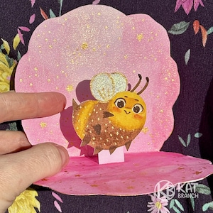 Carte postale aquarelle en papier de voeux 3D exclusive faite main avec de jolies abeilles pour la fête des mères. Carte Popup, Fête des Mères