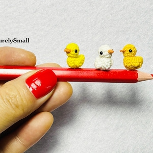 Mini canard au crochet : 1 cm Amigurumi Micro Duck - fabriqué sur commande