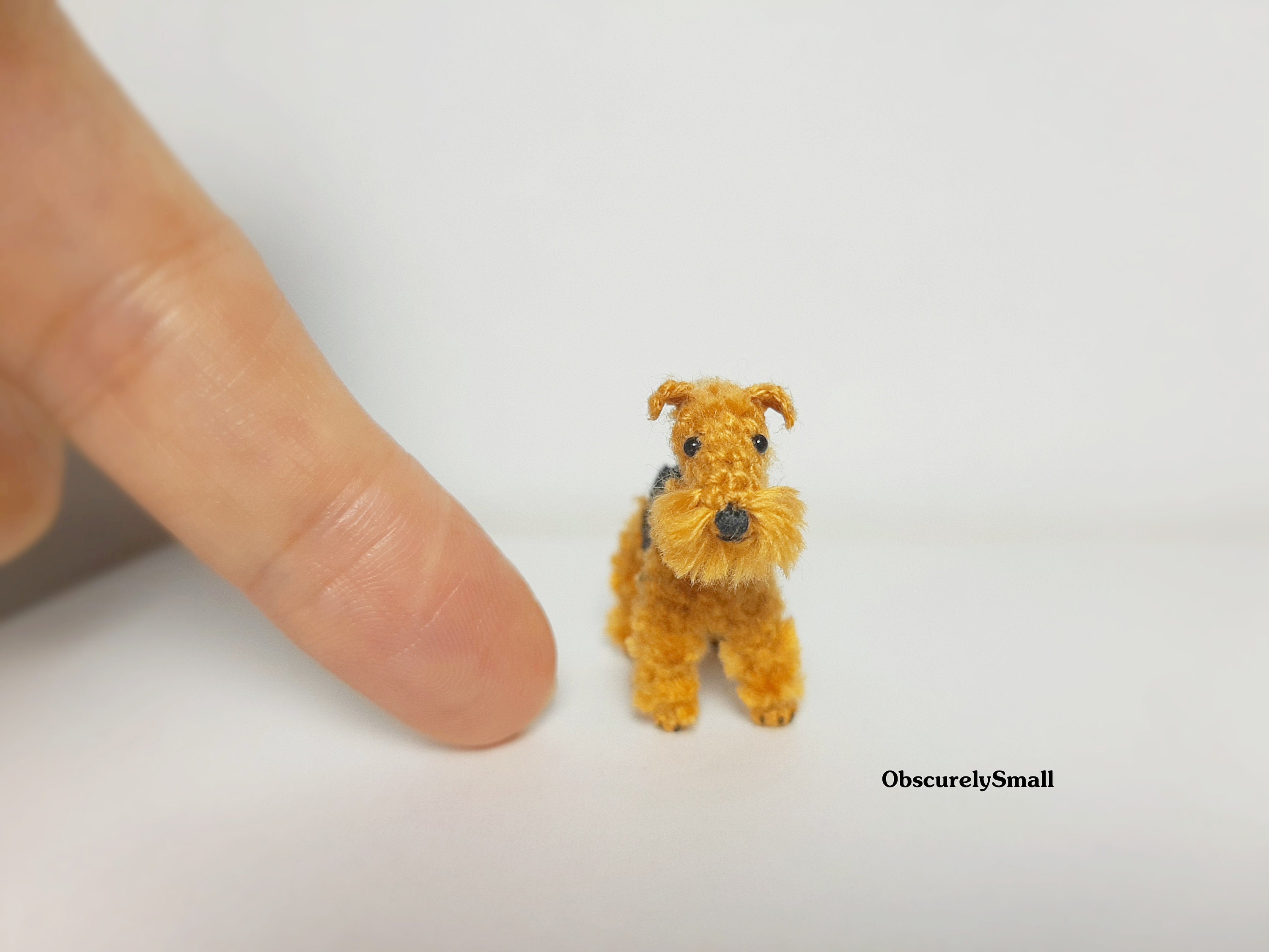 ミニチュアクロシェエアデールテリア：小さなぬいぐるみ犬