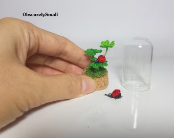 Miniature Ladybug on Cloverleaf crochet -  Miniature Cloverleaf crochet - Made to order