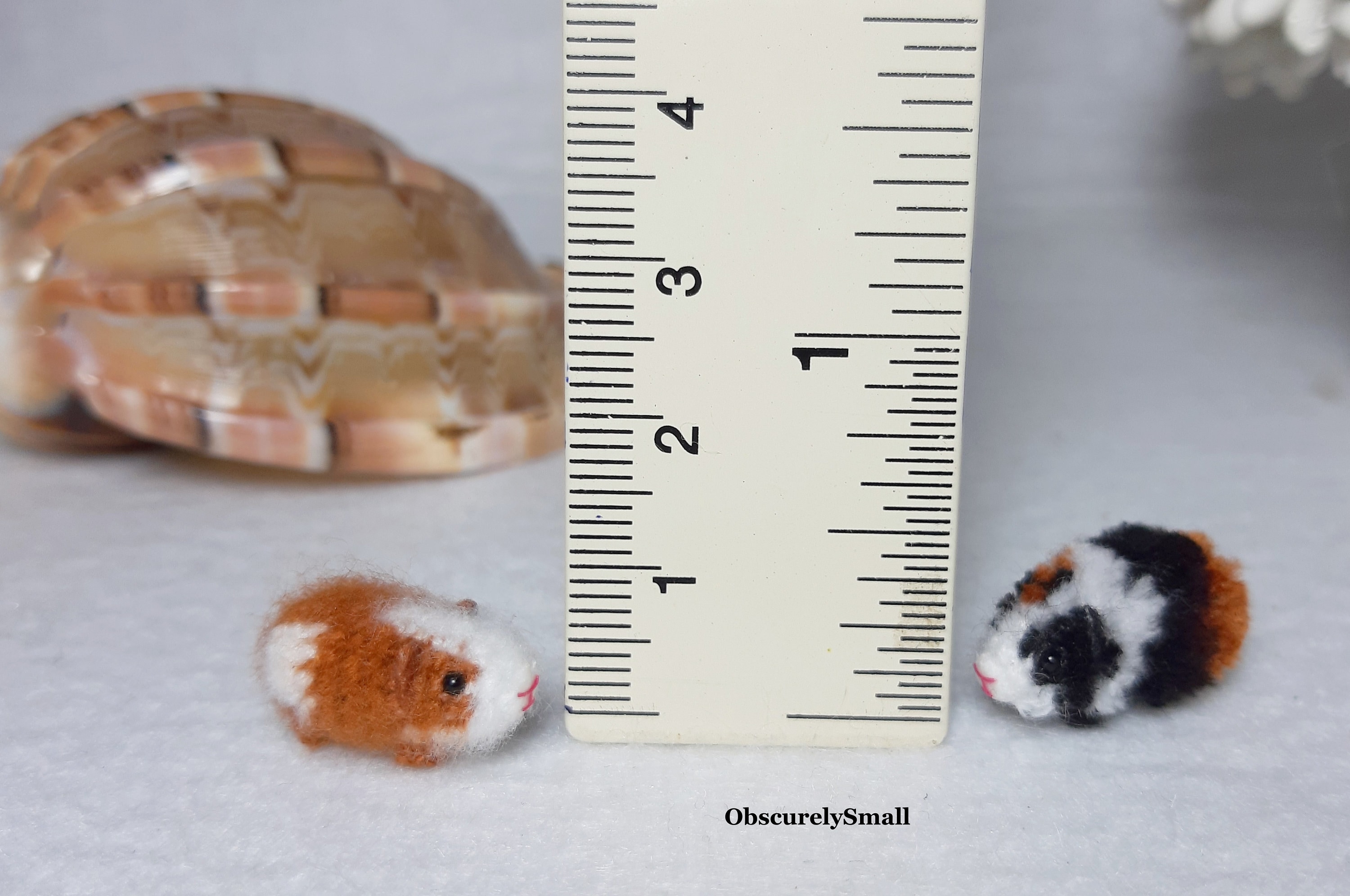 ミニチュアかぎ針編みモルモット：小さな編みぐるみコレクション