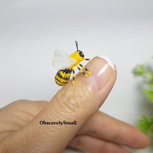 Tiny Crochet Bumble bee - Amigurumi Bee - Made to Order