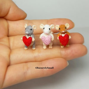 Tiny Crochet Mouse - Amigurumi Mouse - Made to Order