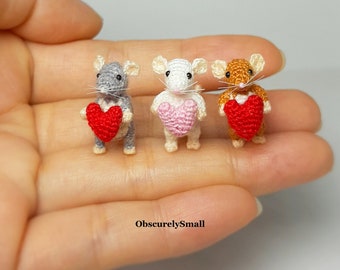 Tiny Crochet Mouse - Amigurumi Mouse - Made to Order