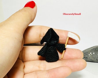 Crochet Grim Reaper - Halloween - Tiny Amigurumi Grim Reaper with a scythe -  Amigurumi doll - Mini crochet doll - Made to order