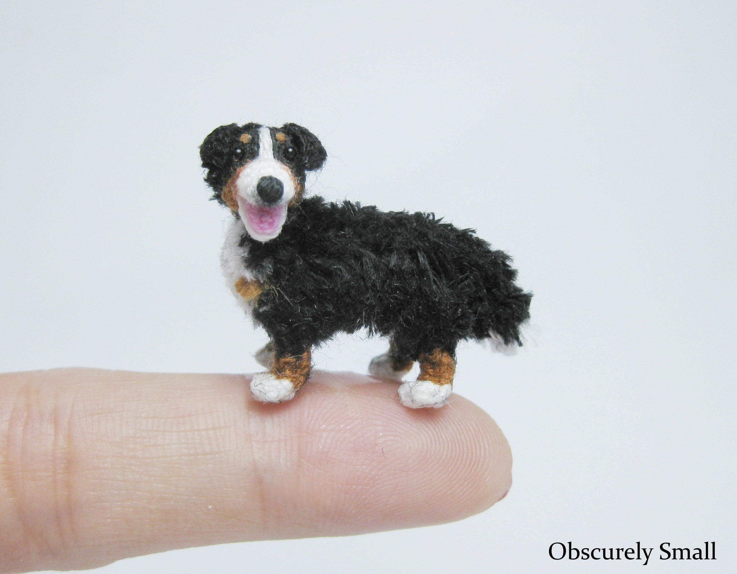 ミニチュアかぎ針編みバーニーズマウンテンドッグ - あみぐるみ犬