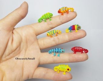 Microgehaakte kameleon: miniatuur amigurumi-dier