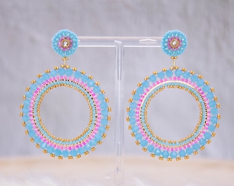 Pendientes de perlas hechos a mano en azul, oro, rosa, pendientes únicos y elegantes, pendientes de declaración, pendientes boho, brickstitch, pendientes de verano