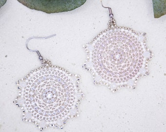 Handmade pearl earrings in white, silver, unique, elegant earrings, statement earrings, boho earrings, brickstitch, summer earrings