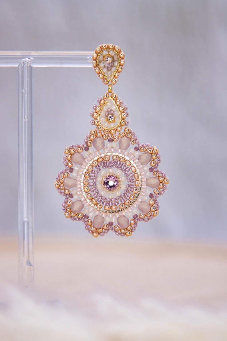 Pendientes de perlas hechos a mano en delicado púrpura, oro, crema, pendientes únicos y elegantes, pendientes de declaración, pendientes boho, puntada de ladrillo imagen 8