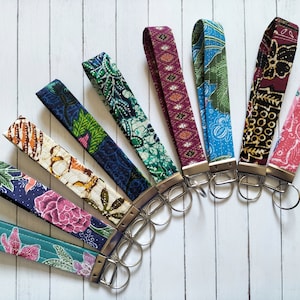 Pulsera de tela, pulsera con llavero de batik, llavero de batik, soporte para llavero, tela batik de Malasia, regalo para maestros, regalo para el día de la madre