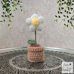 手作りかぎ針編みの鉢植えデイジー、フラワーデスクプラント、手作りの花飾り