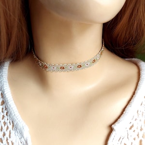 Boho Blumen Choker Halskette: Weicher Stoff, antik versilbert
