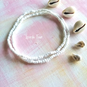 Conjunto de tornozeleiras de miçangas brancas: pulseira elástica estilo Boho