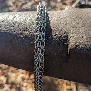 Cadena de billetera persa completa de titanio