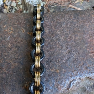 Cadena para billetera con tuerca de latón y color negro