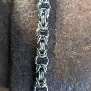 Cadena de billetera bizantina rota