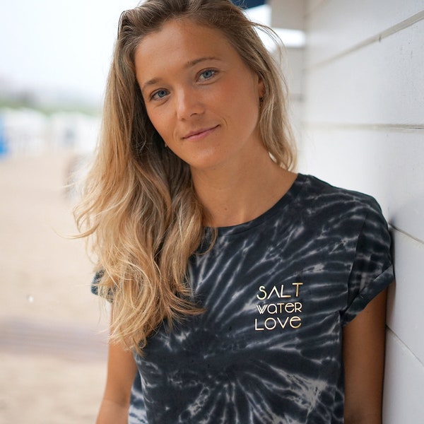 Fairtade Tie-dye Shirt mit goldenem Salt Water Love Print